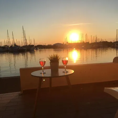 - Les Pieds Dans L'eau Agreable En Toutes Saisons 4 Couchages - Climatisation - Parking Prive - Piscine Sur - Vue Magnifique Et Rare - Situation Optimum - Les Argonautes - Ile Des Pecheurs - Cap D'agde * 阿格德