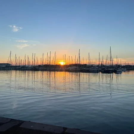 - Les Pieds Dans L'eau Agreable En Toutes Saisons 4 Couchages - Climatisation - Parking Prive - Piscine Sur - Vue Magnifique Et Rare - Situation Optimum - Les Argonautes - Ile Des Pecheurs - Cap D'agde *