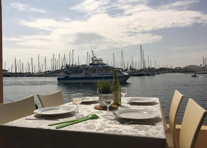 - Les Pieds Dans L'eau Agreable En Toutes Saisons 4 Couchages - Climatisation - Parking Prive - Piscine Sur - Vue Magnifique Et Rare - Situation Optimum - Les Argonautes - Ile Des Pecheurs - Cap D'agde アパート アグド