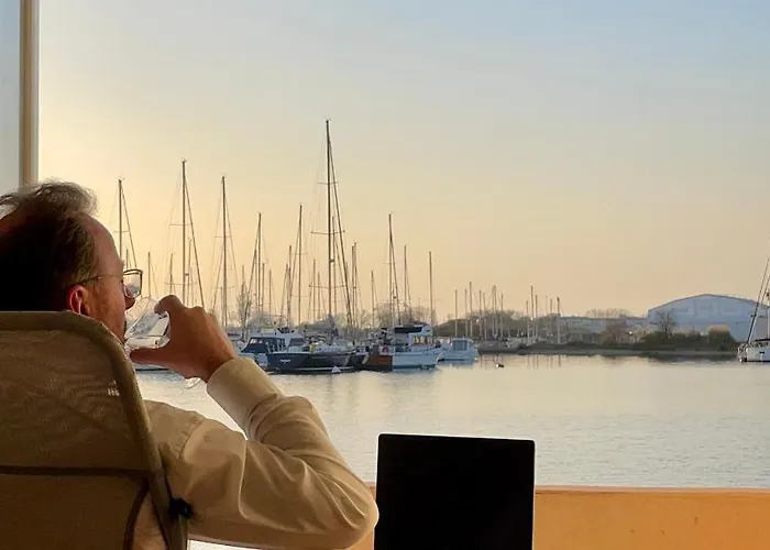 - Les Pieds Dans L'eau Agreable En Toutes Saisons 4 Couchages - Climatisation - Parking Prive - Piscine Sur - Vue Magnifique Et Rare - Situation Optimum - Les Argonautes - Ile Des Pecheurs - Cap D'agde アパート アグド