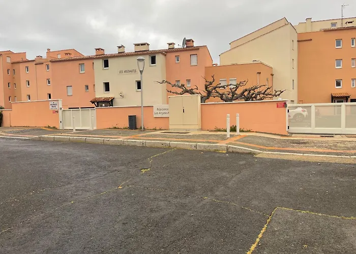 - Les Pieds Dans L'eau Agreable En Toutes Saisons 4 Couchages - Climatisation - Parking Prive - Piscine Sur - Vue Magnifique Et Rare - Situation Optimum - Les Argonautes - Ile Des Pecheurs - Cap D'agde アパート アグド