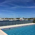 - Les Pieds Dans L'eau En Toutes Saisons 4 Couchages - Climatisation - Parking Privé - Piscine Sur - Vue Magnifique Et Rare - Situation Optimum - Les Argonautes - Ile Des Pêcheurs - Cap D'agde Appartamento Agde