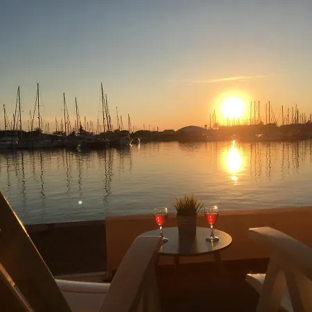 - Les Pieds Dans L'eau Agreable En Toutes Saisons 4 Couchages - Climatisation - Parking Prive - Piscine Sur - Vue Magnifique Et Rare - Situation Optimum - Les Argonautes - Ile Des Pecheurs - Cap D'agde Apartman Agde