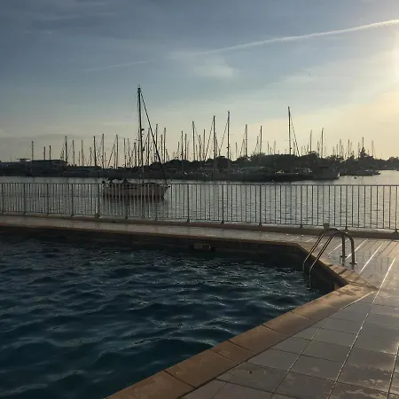 - Les Pieds Dans L'eau En Toutes Saisons 4 Couchages - Climatisation - Parking Privé - Piscine Sur - Vue Magnifique Et Rare - Situation Optimum - Les Argonautes - Ile Des Pêcheurs - Cap D'agde Agde