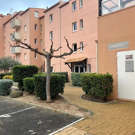 Apartment Les Argonautes: Beachfront With Pool And Sea Views Agde