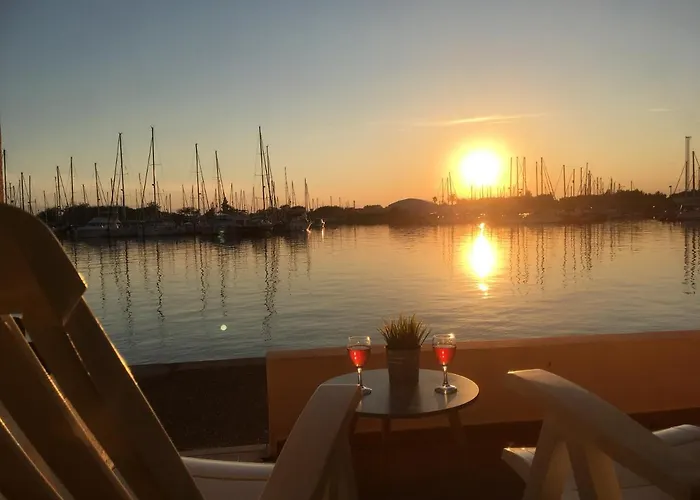 - Les Pieds Dans L'eau En Toutes Saisons 4 Couchages - Climatisation - Parking Privé - Piscine Sur - Vue Magnifique Et Rare - Situation Optimum - Les Argonautes - Ile Des Pêcheurs - Cap D'agde Appartamento Agde