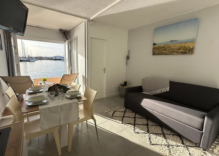 Les Argonautes: Beachfront With Pool And Sea Views Apartment Agde